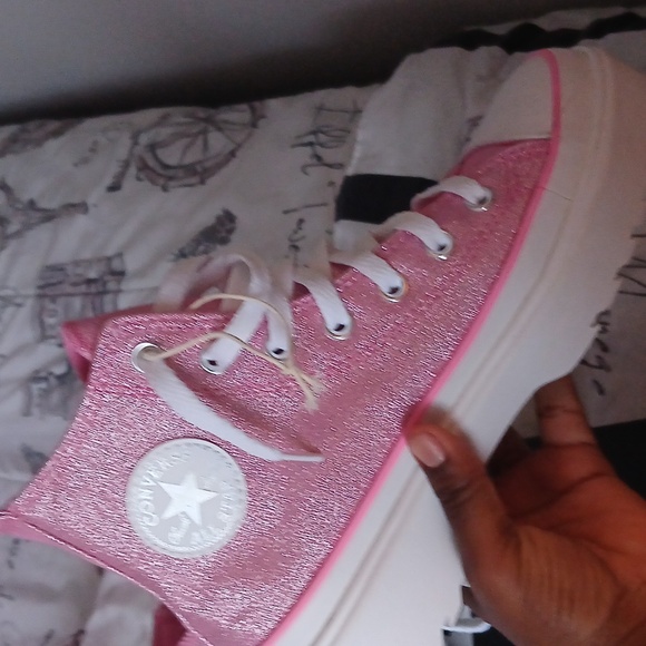 Converses - Picture 3 of 4